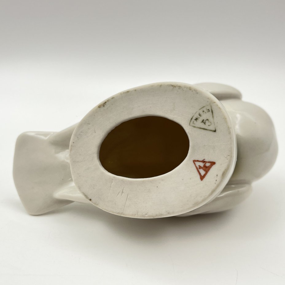 Статуэтка "Голубь", фарфор, роспись, золочение, Турыгинский фарфоровый завод артели «Художественная керамика» (Гжель), СССР, 1950-1960 гг.