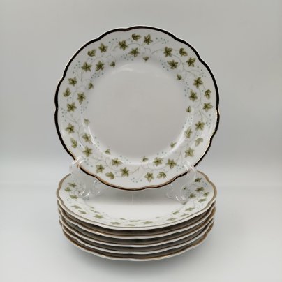 Набор десертных тарелок на 6 персон с декором в виде плюща и золотистым кантом, фарфор, деколь, золочение, Cmielow, Польша, 1950-1980 гг.
