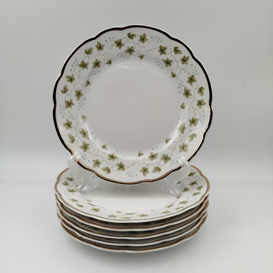 Набор десертных тарелок на 6 персон с декором в виде плюща и золотистым кантом, фарфор, деколь, золочение, Cmielow, Польша, 1950-1980 гг.