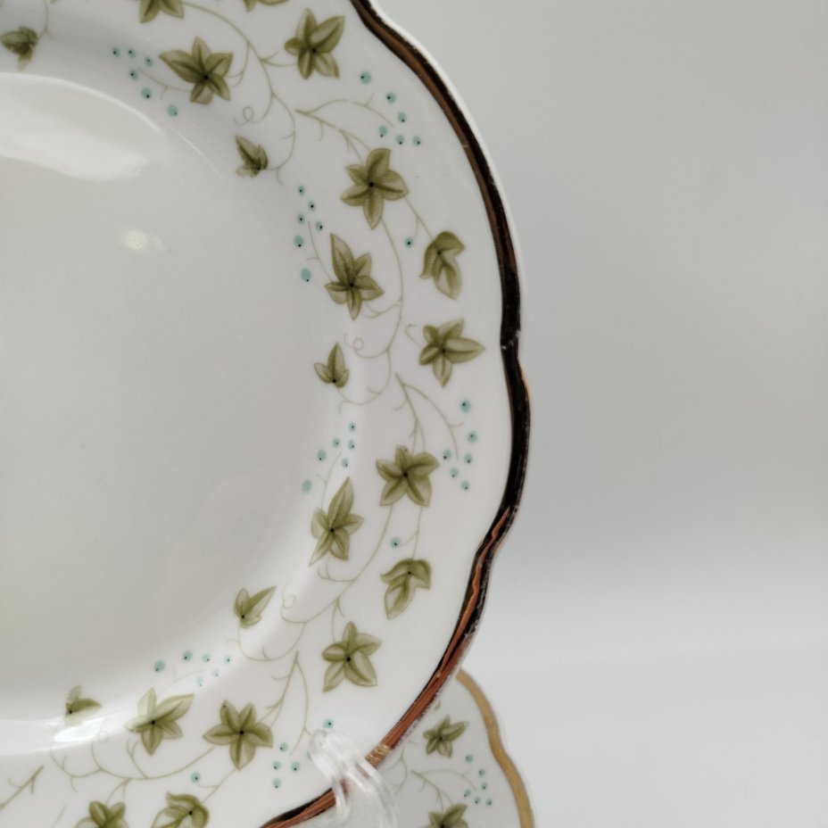 Набор десертных тарелок на 6 персон с декором в виде плюща и золотистым кантом, фарфор, деколь, золочение, Cmielow, Польша, 1950-1980 гг.