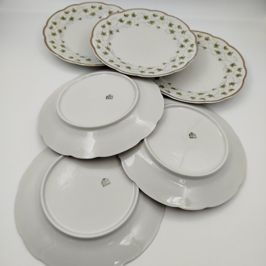 Набор десертных тарелок на 6 персон с декором в виде плюща и золотистым кантом, фарфор, деколь, золочение, Cmielow, Польша, 1950-1980 гг.