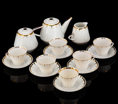 Сервиз чайный с декором в виде золотого дождика на 6 персон (15 предметов), форма "Каннелюрный", автор формы Ольшевский В.Н.