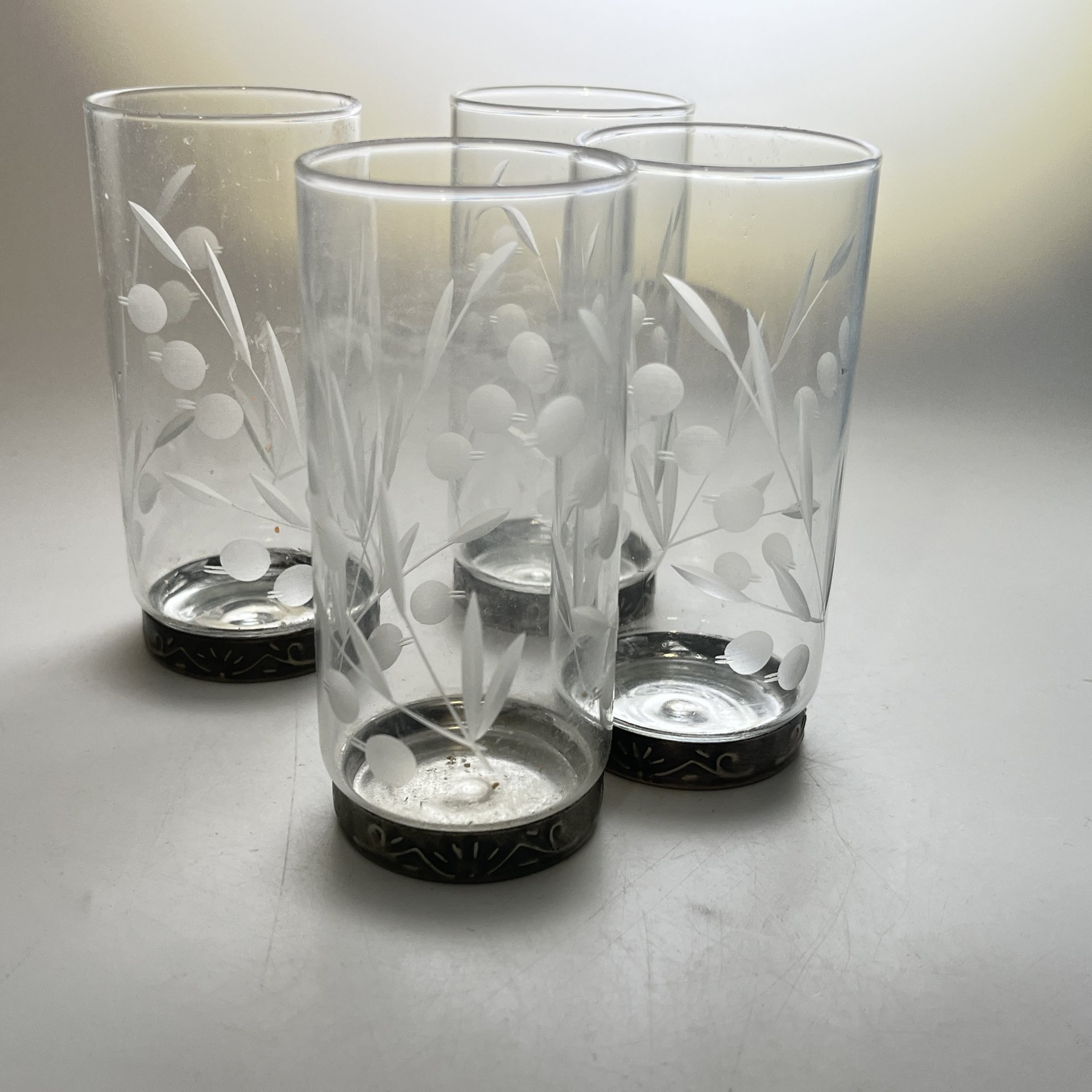 Набор стаканов для прохладительных напитков на 4 персоны, стекло, металл, грань, СССР, 1970-1990 гг.
