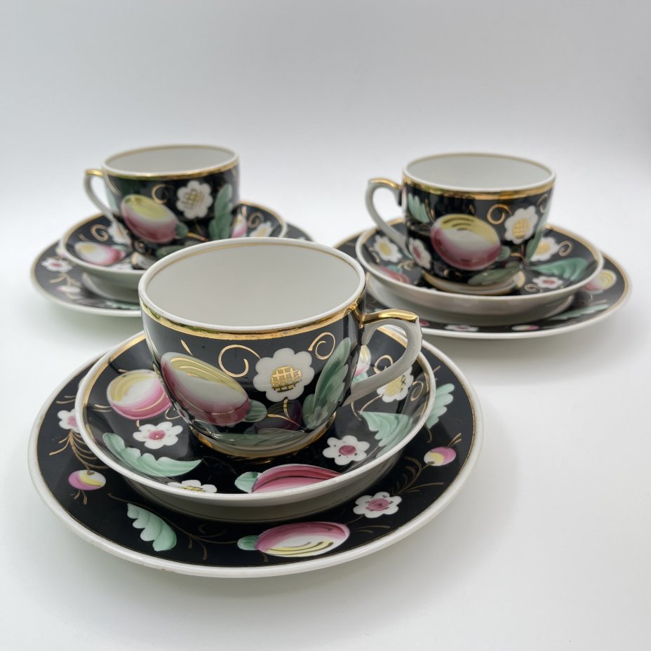 Набор из 3 чайных трио "Слива", автор А.А.Чекулина, фарфор, крытье, роспись, золочение, Дмитровский фарфоровый завод (ДФЗ Вербилки), СССР, 1954-1965 гг.