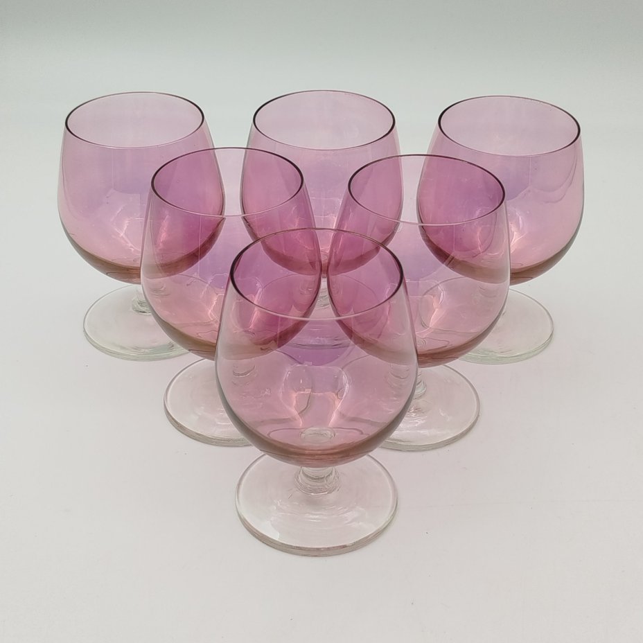 Набор рюмок розового оттенка на 6 персон