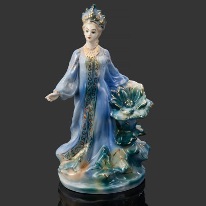 Статуэтка «Хозяйка Медной горы», скульптор Л.Н. Шушканова, фарфор, роспись, золочение, Турыгинский фарфоровый завод артели «Художественная керамика» (Гжель), СССР, 1950-1960 гг.