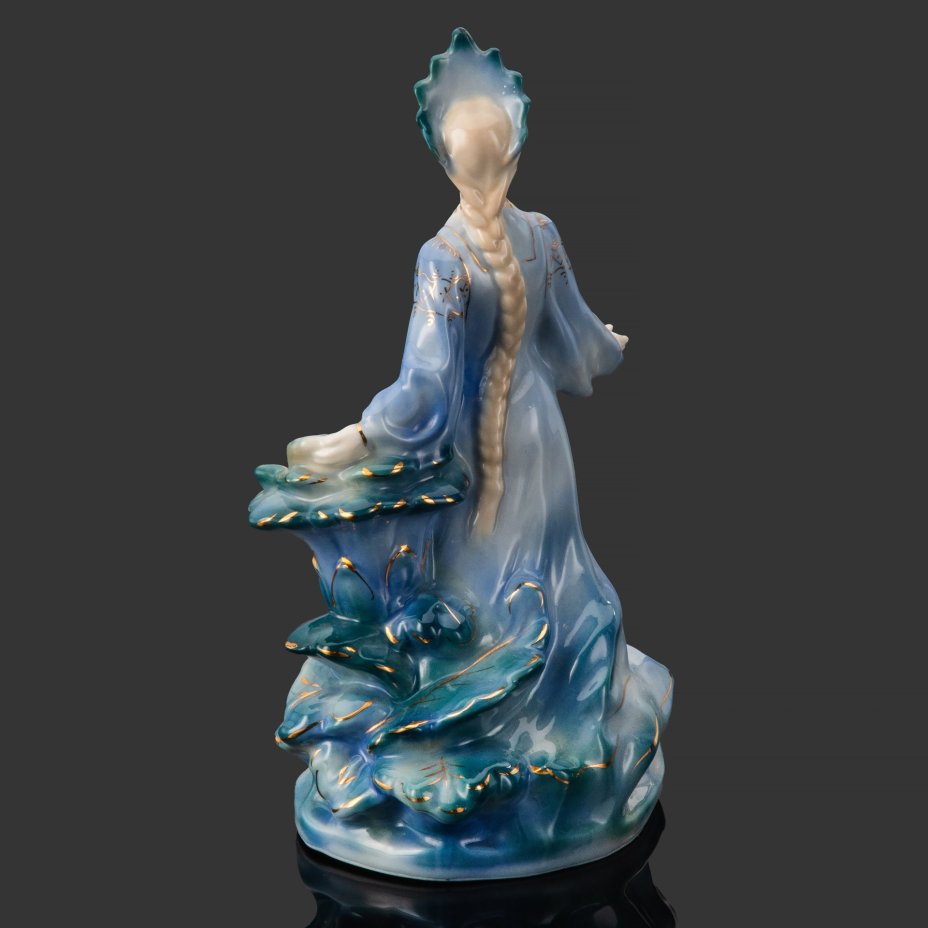 Статуэтка «Хозяйка Медной горы», скульптор Л.Н. Шушканова, фарфор, роспись, золочение, Турыгинский фарфоровый завод артели «Художественная керамика» (Гжель), СССР, 1950-1960 гг.