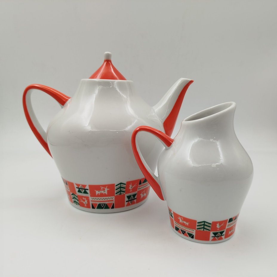 Сервиз «Северный» на 4 персоны (12 предметов), форма «Москва», автор формы С.Е. Яковлева, автор рисунка Н.М. Павлова, фарфор, деколь, Ленинградский фарфоровый завод (ЛФЗ), СССР, 1960-1970 гг.