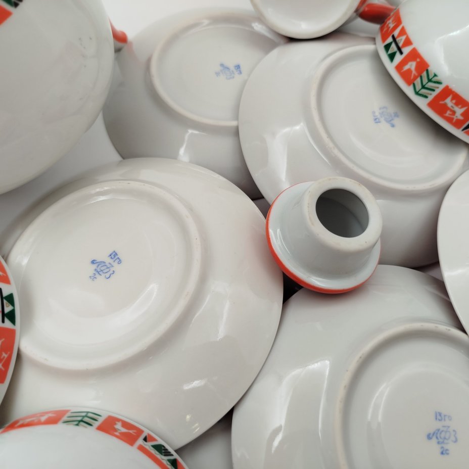 Сервиз «Северный» на 4 персоны (12 предметов), форма «Москва», автор формы С.Е. Яковлева, автор рисунка Н.М. Павлова, фарфор, деколь, Ленинградский фарфоровый завод (ЛФЗ), СССР, 1960-1970 гг.