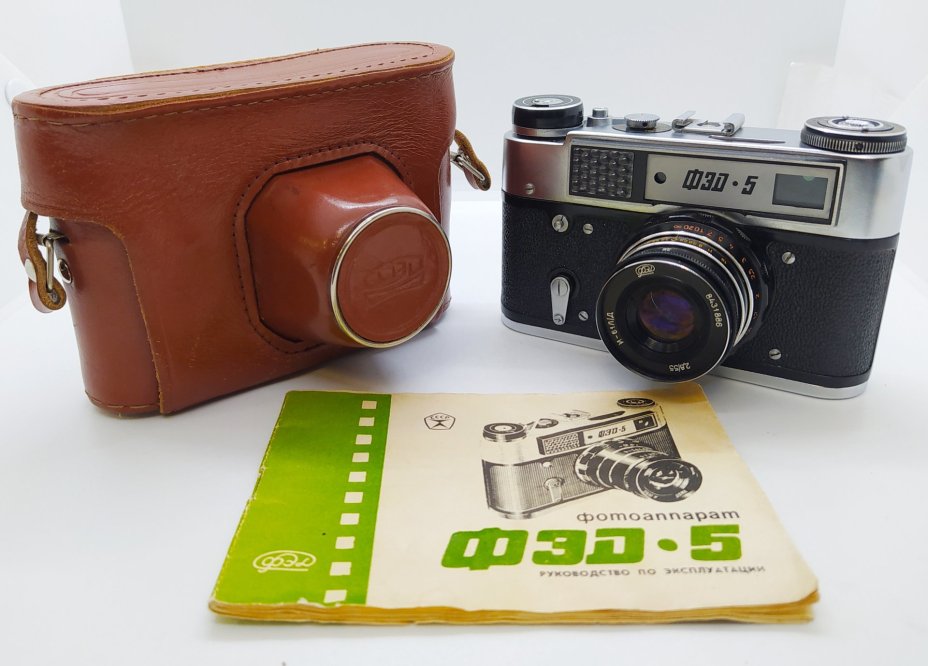 Фотоаппарат "ФЭД-5" с объективом "Индустар-61 Л/Д" в оригинальном кофре, с инструкцией, Харьковский машиностроительный завод им. Дзержинского (ФЭД)