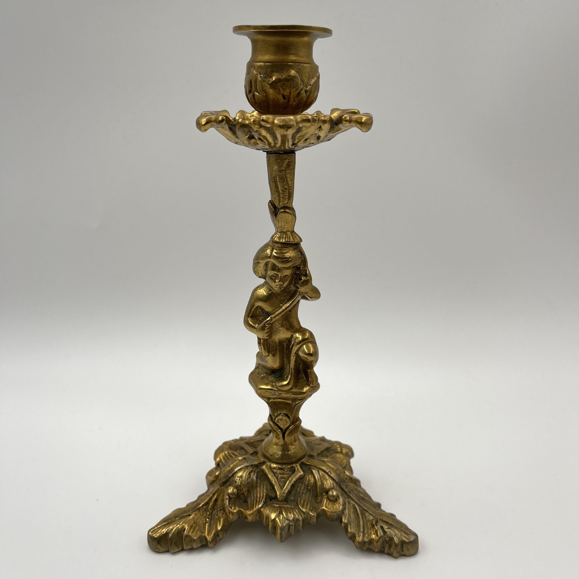 Подсвечник на фигурном основании в виде юноши с растительным побегом, латунь, литье, Западная Европа, 1980-1990 гг.