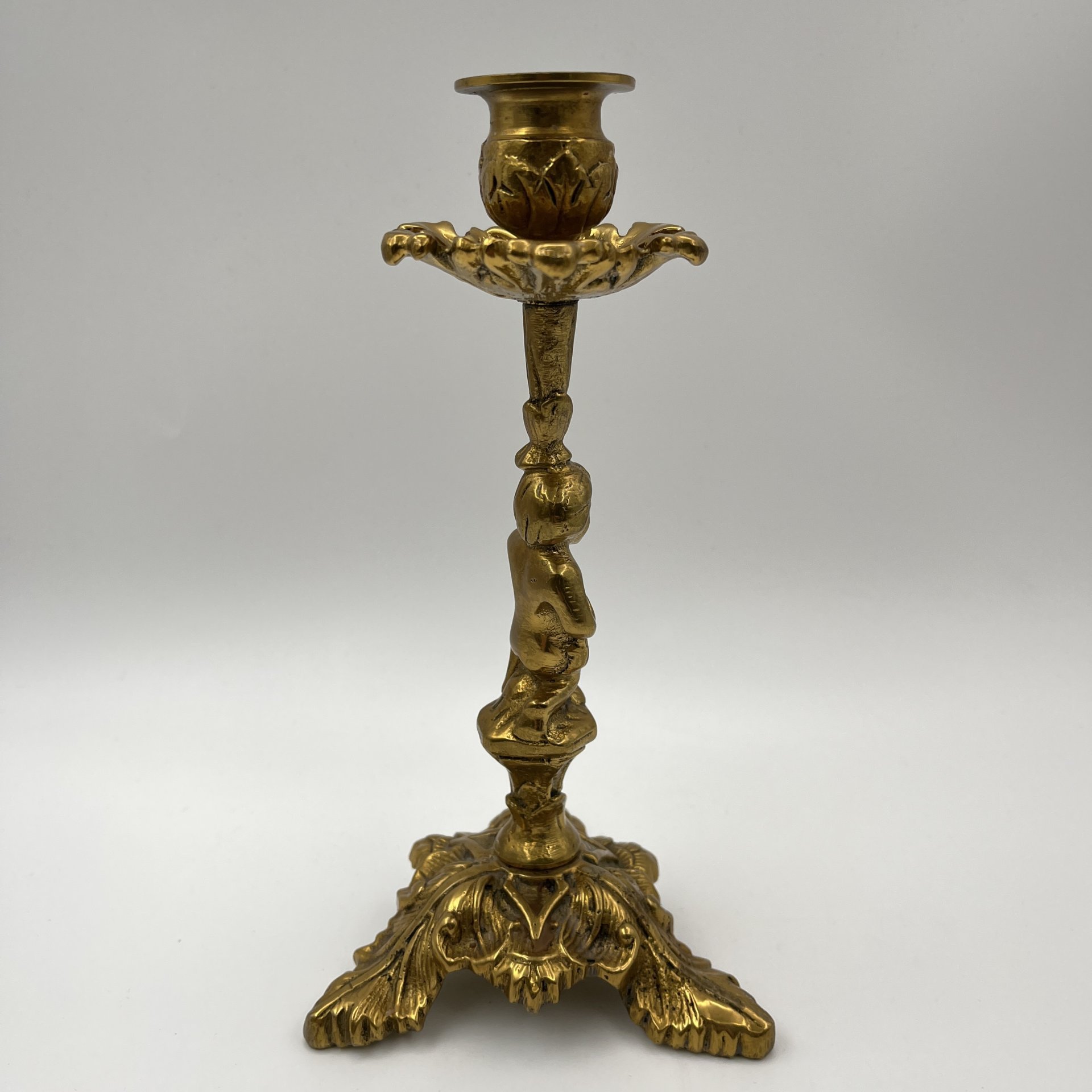 Подсвечник на фигурном основании в виде юноши с растительным побегом, латунь, литье, Западная Европа, 1980-1990 гг.