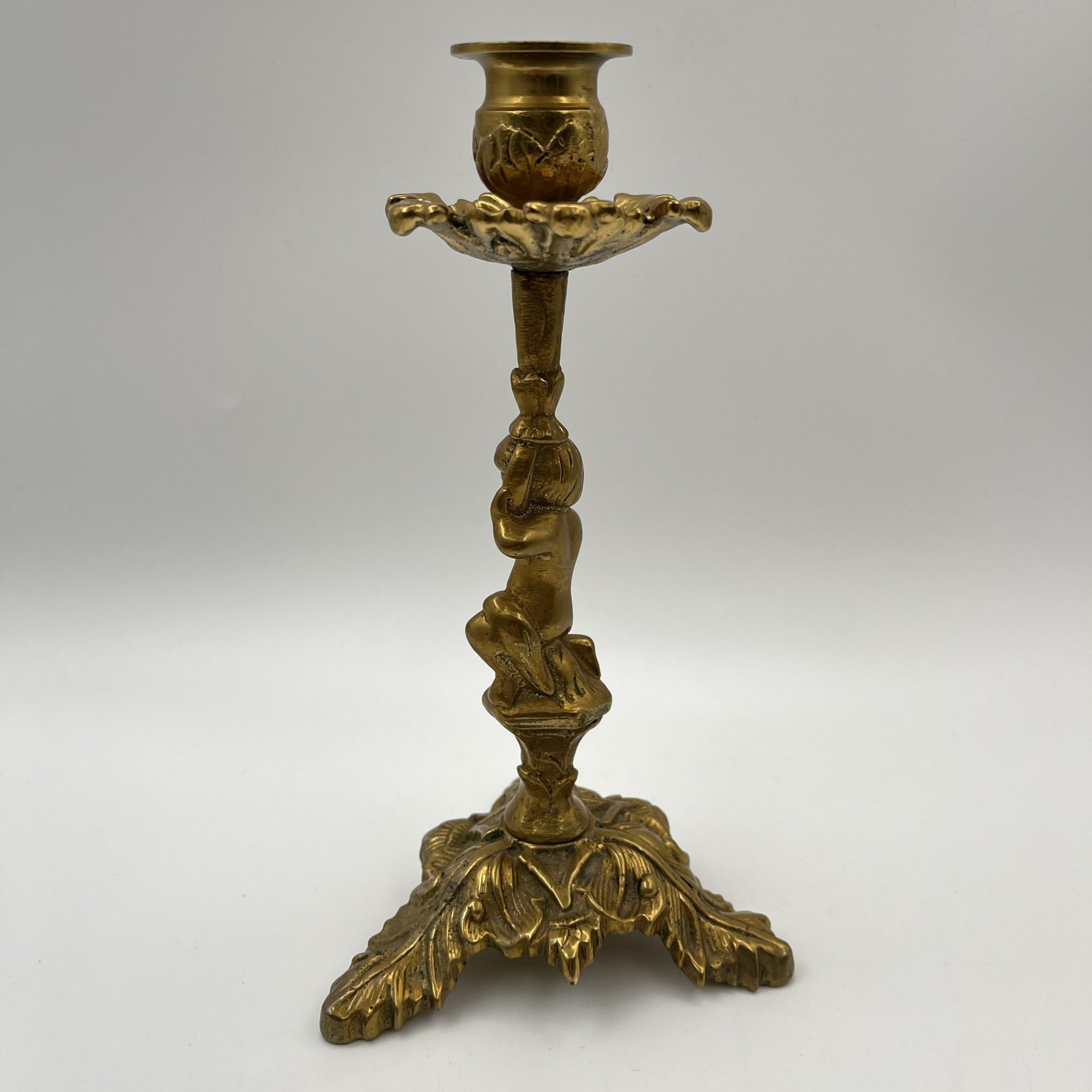 Подсвечник на фигурном основании в виде юноши с растительным побегом, латунь, литье, Западная Европа, 1980-1990 гг.