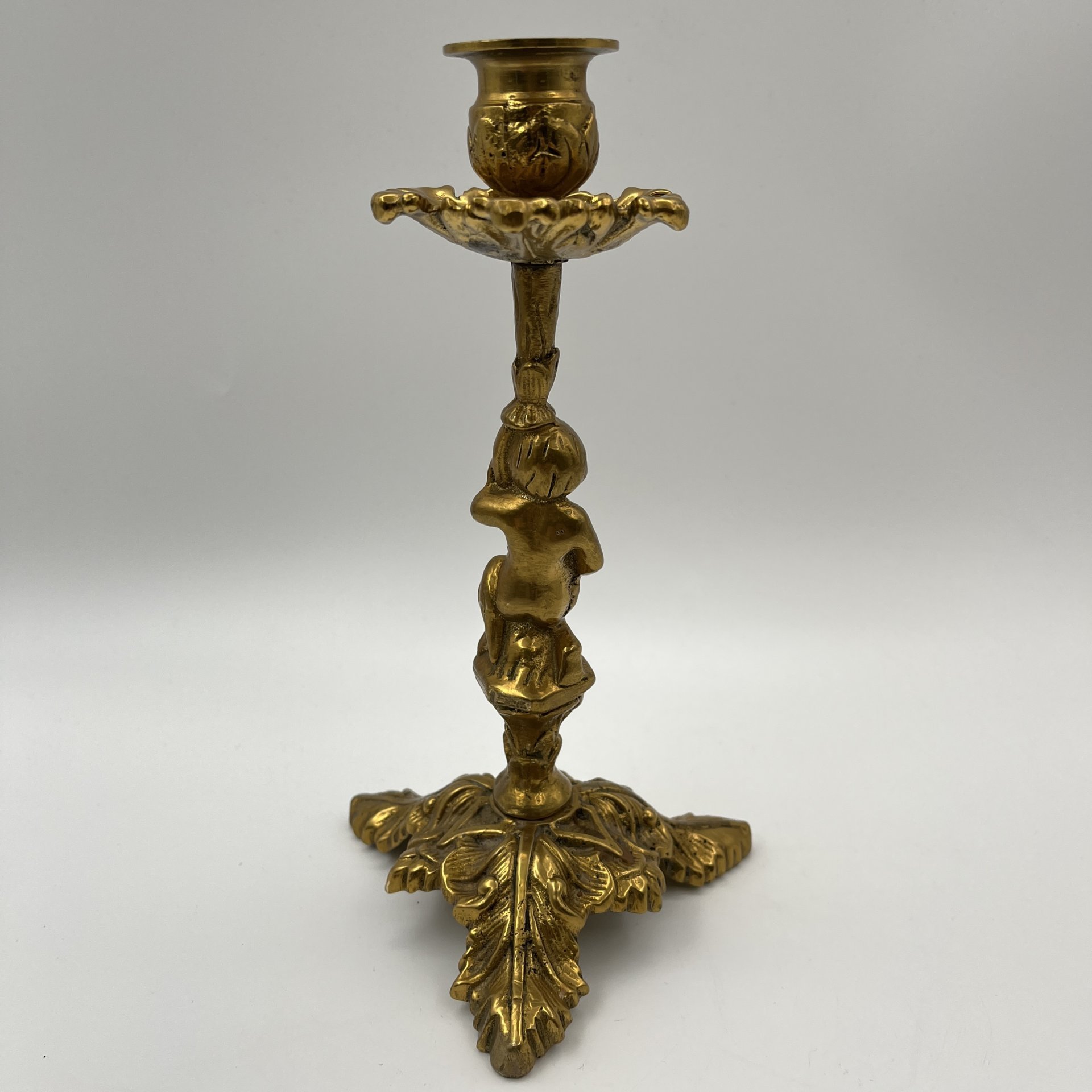 Подсвечник на фигурном основании в виде юноши с растительным побегом, латунь, литье, Западная Европа, 1980-1990 гг.