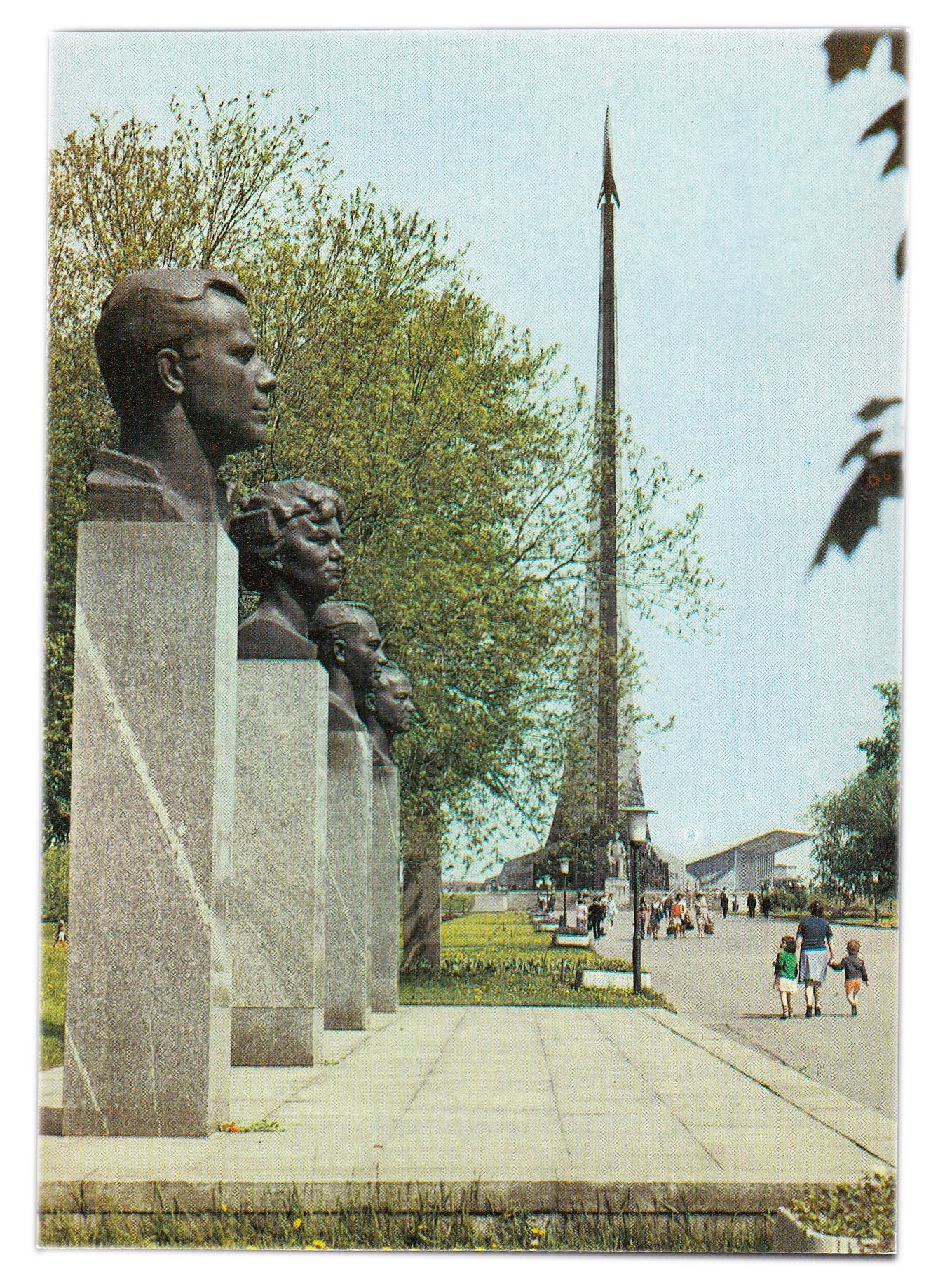 Открытка (открытое письмо) "Москва. Аллея космонавтов" фот. Т.Гутин 1979