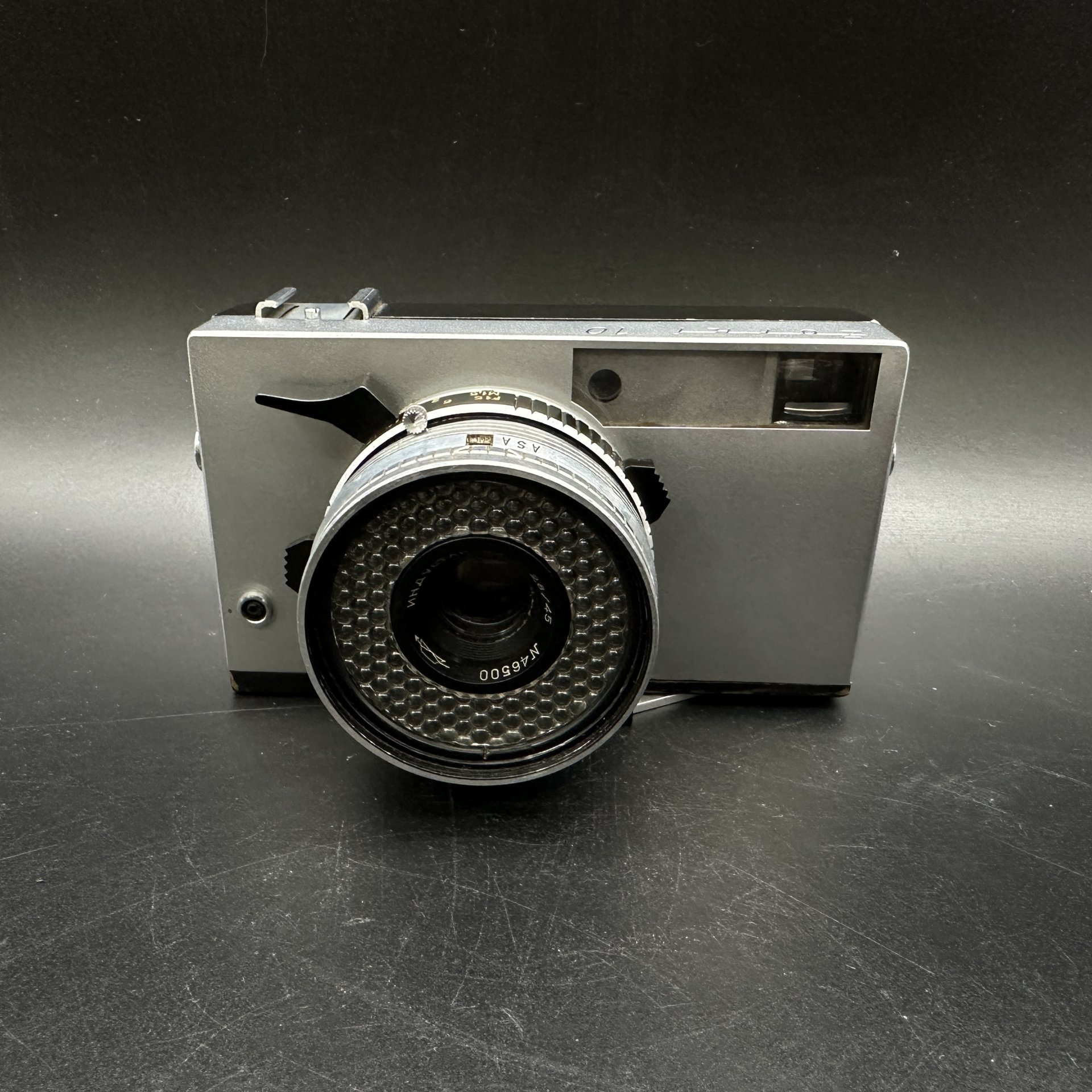 Фотоаппарат "Зоркий-10" с объективом "Индустар-63" в оригинальном кофре, Красногорский механический завод (КМЗ)