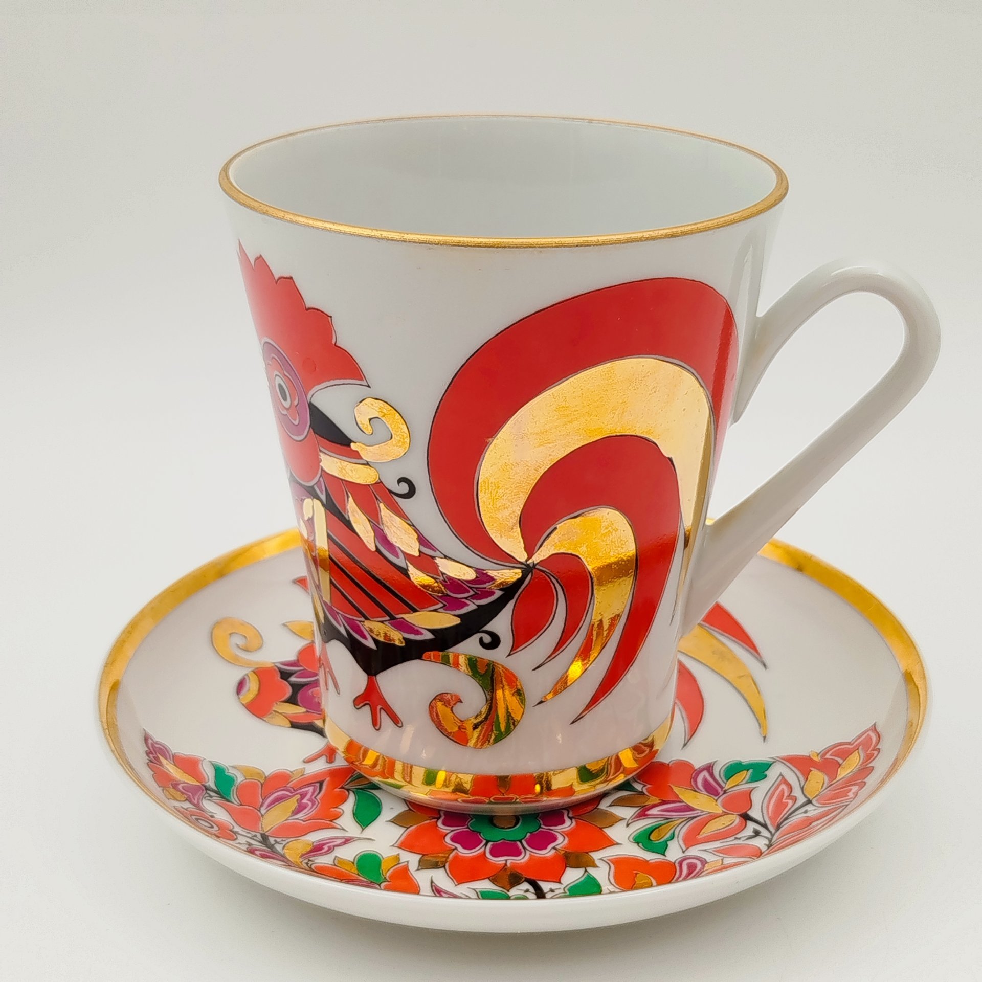 Пара чайная "Красный петух", автор рисунка А.В. Воробьевский (форма "Ленинградский"), фарфор, деколь, золочение, Ленинградский фарфоровый завод (ЛФЗ), СССР, 1970-1992 гг.