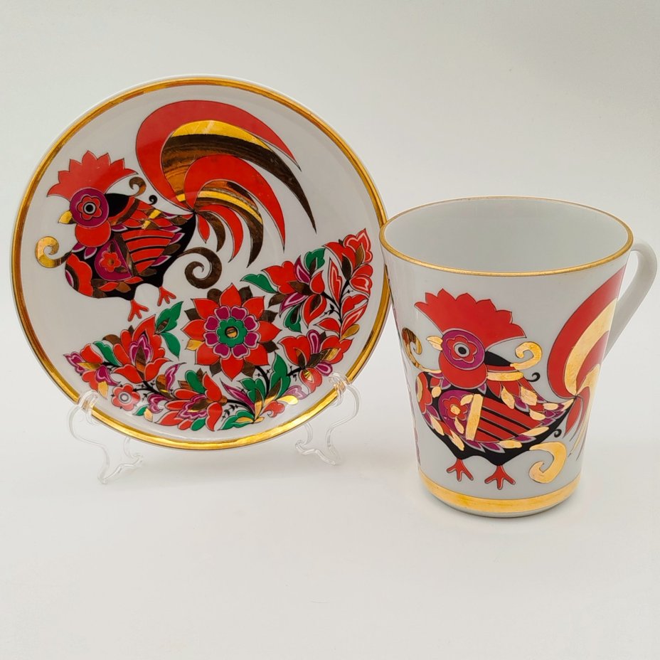 Пара чайная "Красный петух", автор рисунка А.В. Воробьевский (форма "Ленинградский"), фарфор, деколь, золочение, Ленинградский фарфоровый завод (ЛФЗ), СССР, 1970-1992 гг.