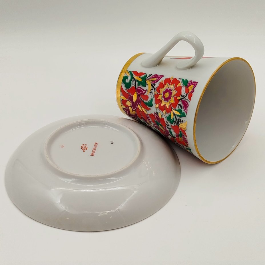 Пара чайная "Красный петух", автор рисунка А.В. Воробьевский (форма "Ленинградский"), фарфор, деколь, золочение, Ленинградский фарфоровый завод (ЛФЗ), СССР, 1970-1992 гг.