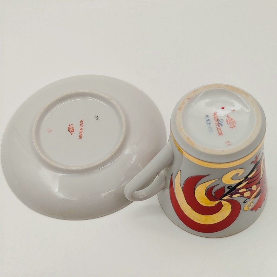 Пара чайная "Красный петух", автор рисунка А.В. Воробьевский (форма "Ленинградский"), фарфор, деколь, золочение, Ленинградский фарфоровый завод (ЛФЗ), СССР, 1970-1992 гг.