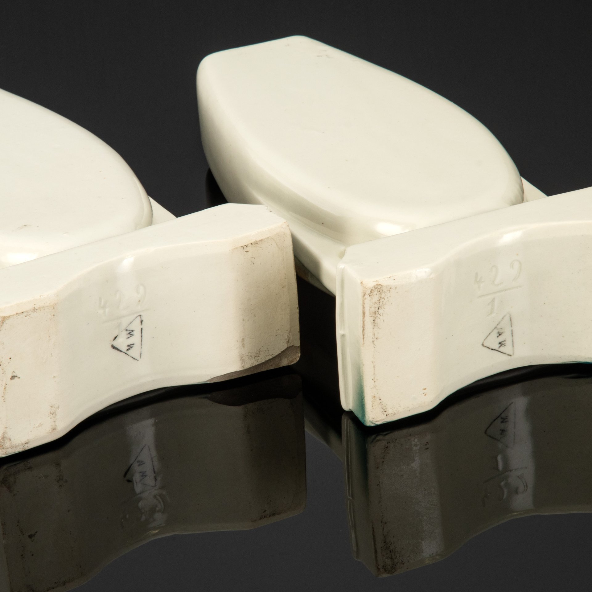 Парные вазы в стиле Art Deco, украшенные изображением птиц, Wasmuel Ceramics, фаянс, деколь, золочение, Бельгия, 1920-1940 гг.