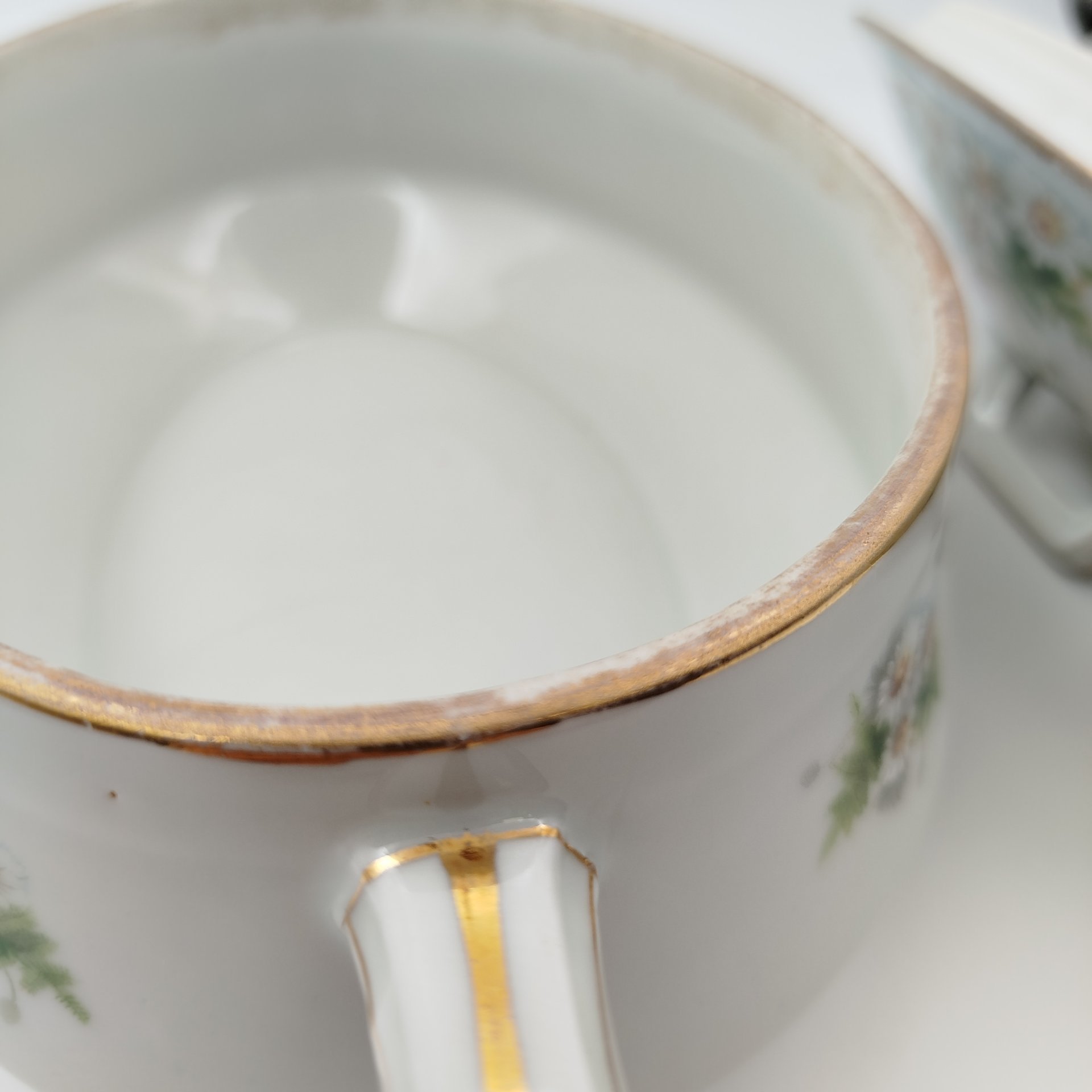 Террина (для горячих блюд) с декором в виде ромашек