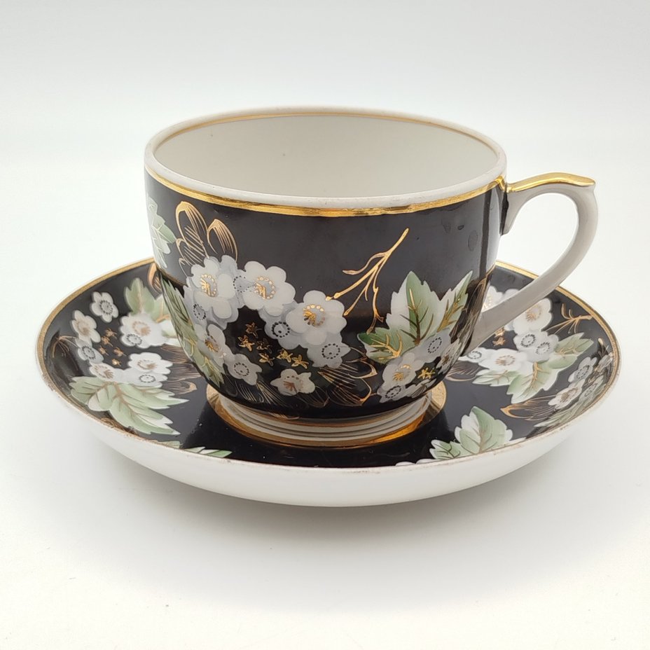 Пара чайная "Цветущая калина", форма "Стандарт", фарфор, роспись, крытье, золочение, Дмитровский фарфоровый завод (ДФЗ Вербилки), СССР, 1954-1965 гг.