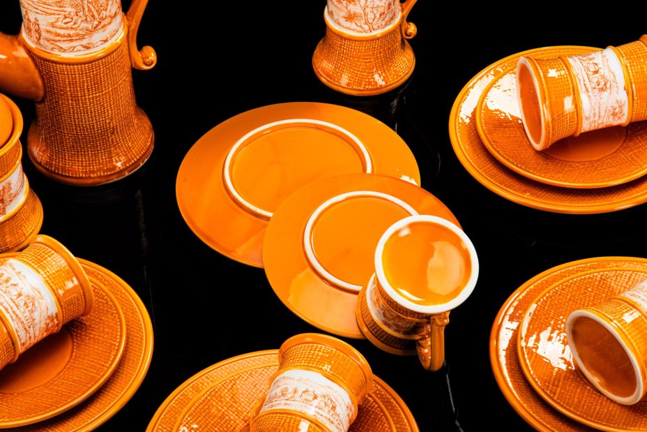 Сервиз чайно-кофейный на 5 персон, украшенный изображением пейзажа (18 предметов)