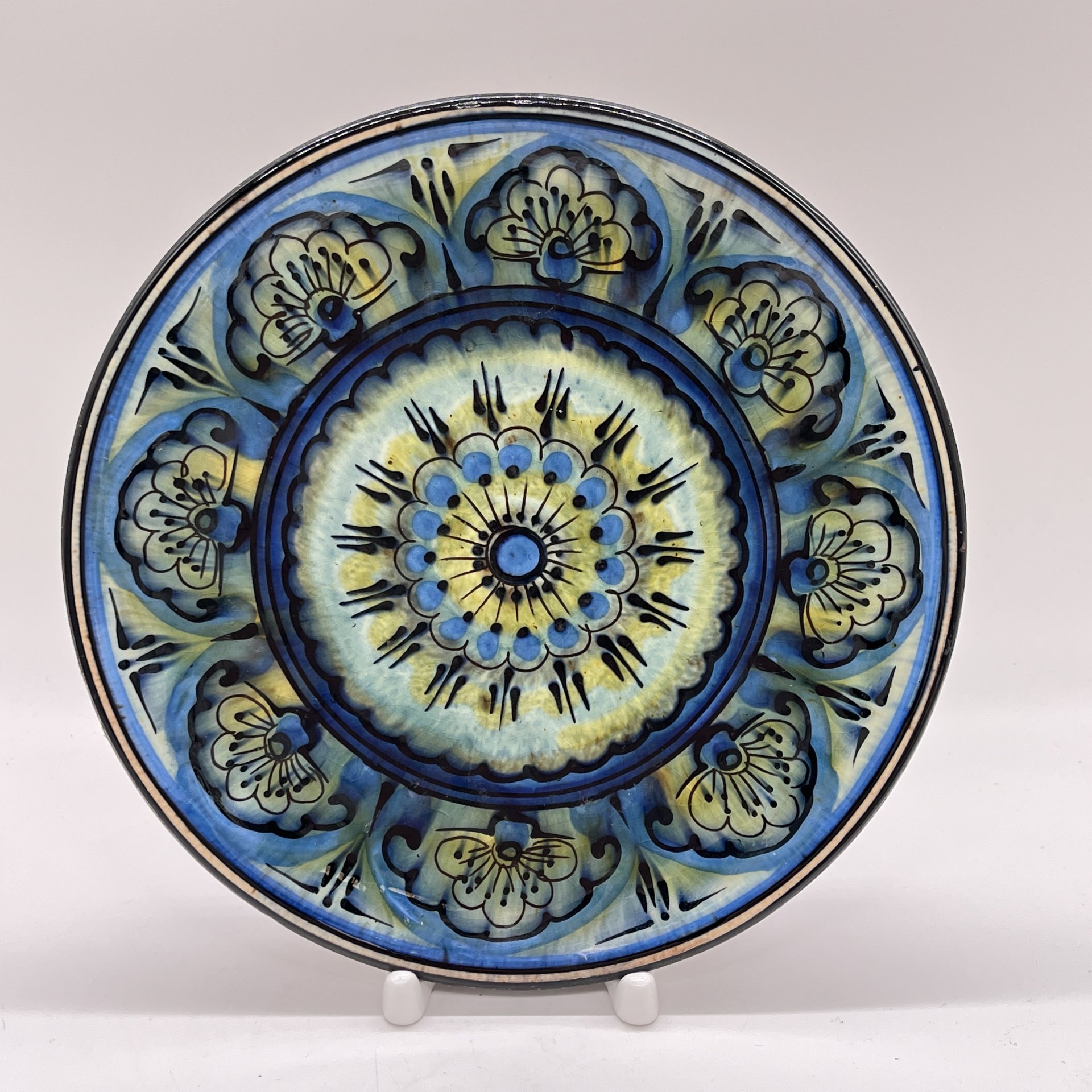 Блюдо плоское с орнаментальным декором в синих тонах, керамика, роспись, глазурь, СССР, 1980-1990 гг.
