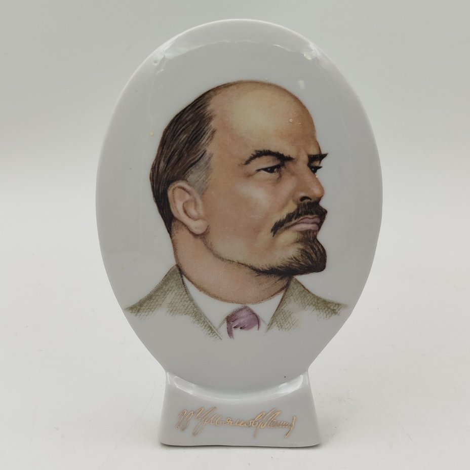Плакетка настольная "Ленин", фарфор, деколь, Киевский экспериментальный керамико-художественный завод (КЭКХЗ), СССР, 1960-1970 гг.
