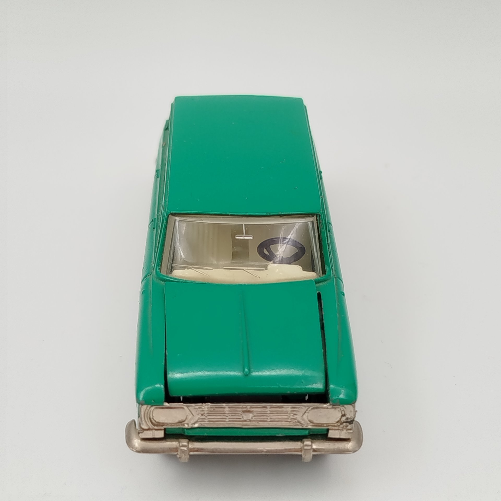 Масштабная модель автомобиля  "Москвич 427" в зеленом цвете, 1:43
