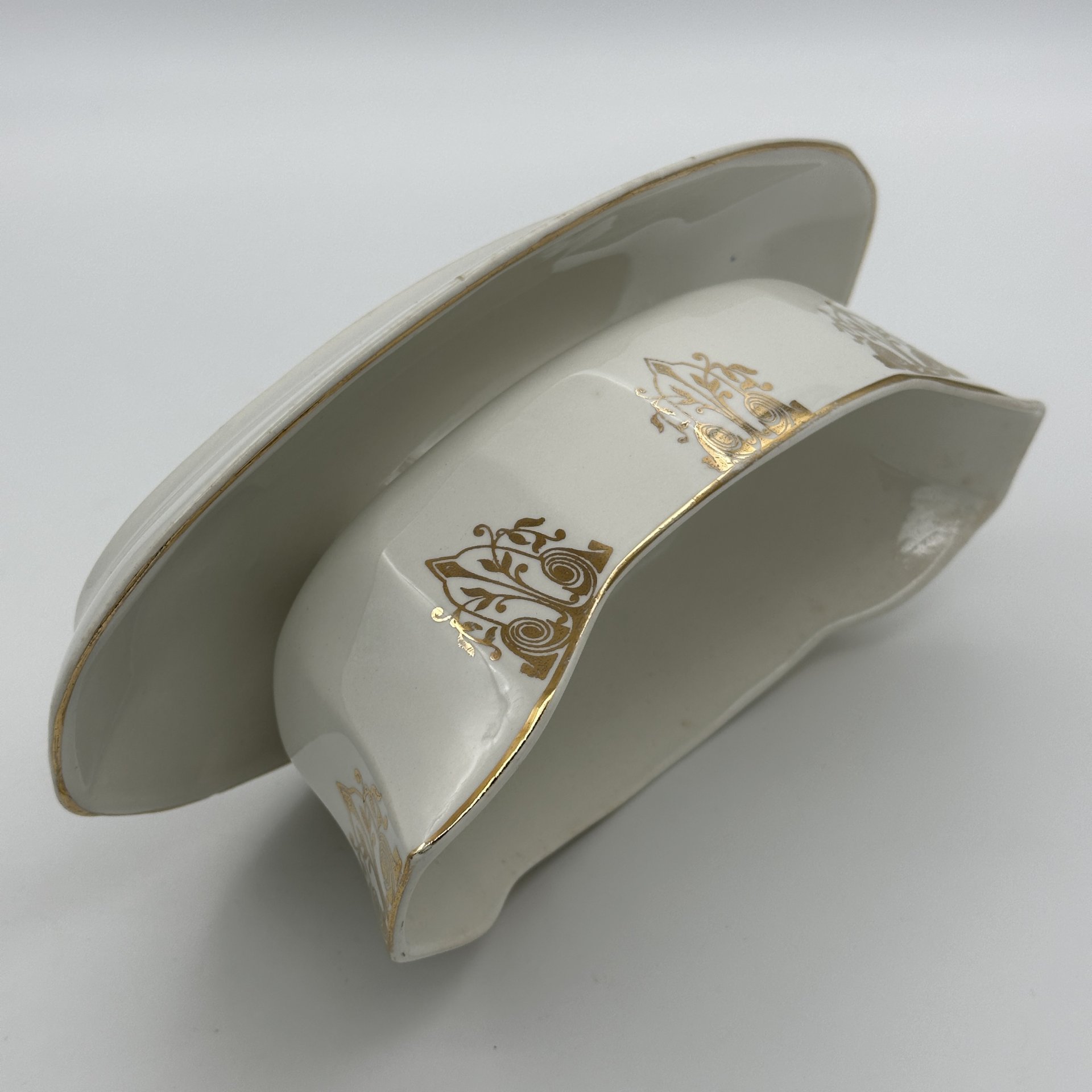 Соусник лаконичной формы, украшенный орнаментом в стиле ар-деко, Imperiale et Royale Nimy