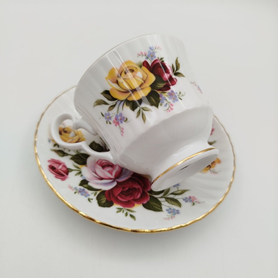 Пара чайно-кофейная с изображением роз, Royal Worcester Spode Ltd, фарфор, деколь, золочение, Великобритания, 1970-1990 гг.