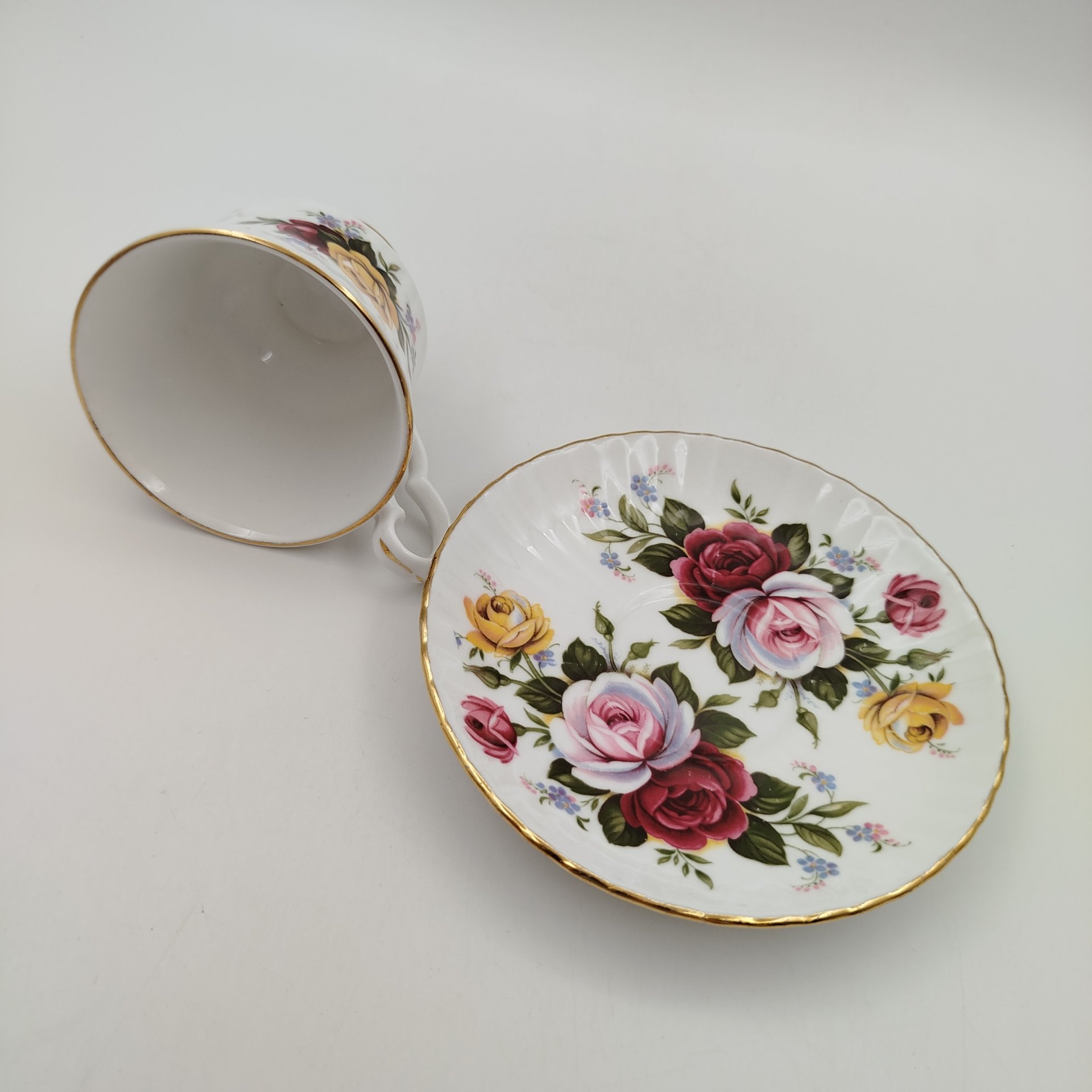 Пара чайно-кофейная с изображением роз, Royal Worcester Spode Ltd, фарфор, деколь, золочение
