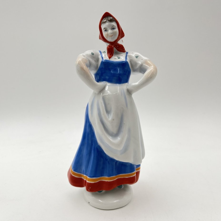 Статуэтка "Плясунья", автор С.Б. Велихова, фарфор, роспись, Ленинградский фарфоровый завод (ЛФЗ), СССР, 1950-1960 гг.