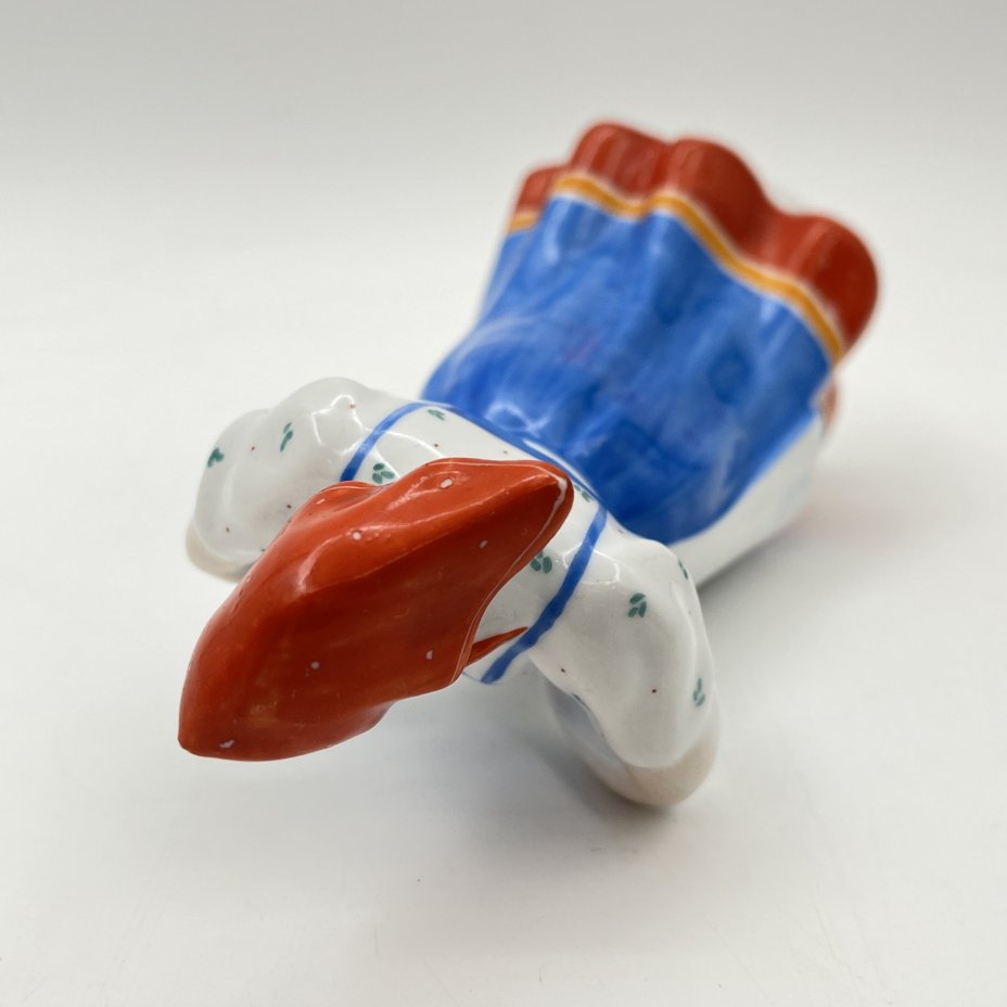 Статуэтка "Плясунья", автор С.Б. Велихова, фарфор, роспись, Ленинградский фарфоровый завод (ЛФЗ), СССР, 1950-1960 гг.