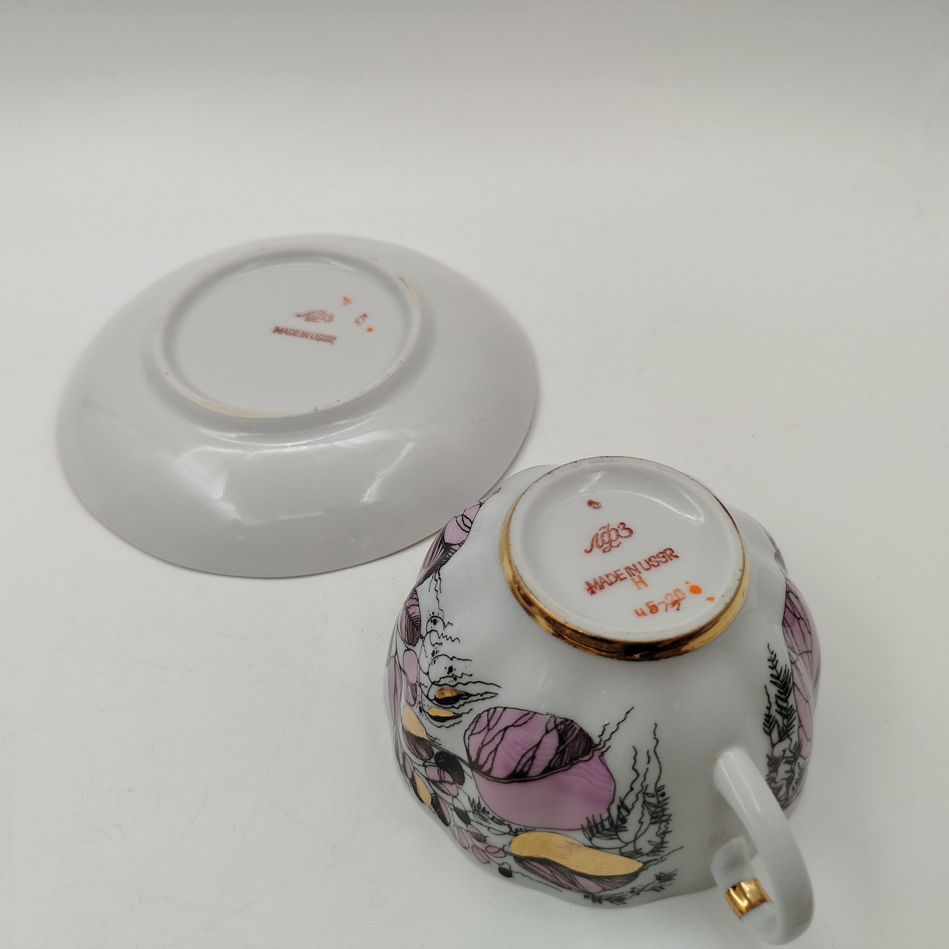 Чайная пара "Мой сад" в розовом оттенке, (из серии "Времена года"), форма "Тюльпан", автор формы С.Е. Яковлева, автор росписи Н.П. Славина