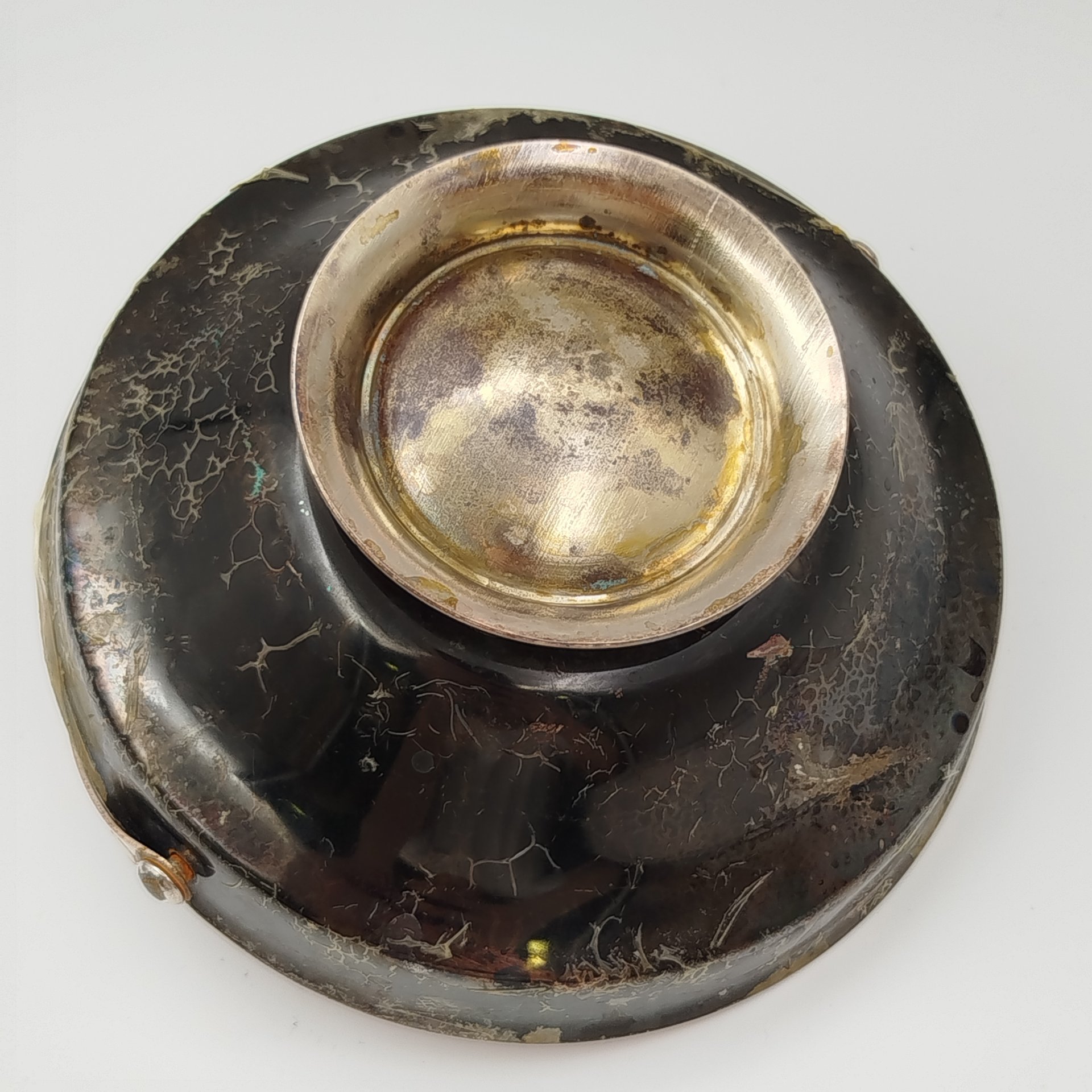 Орешница с ручкой и надписью на армянском языке "ԵՐԵՎԼԱՆ" ("Ереван")