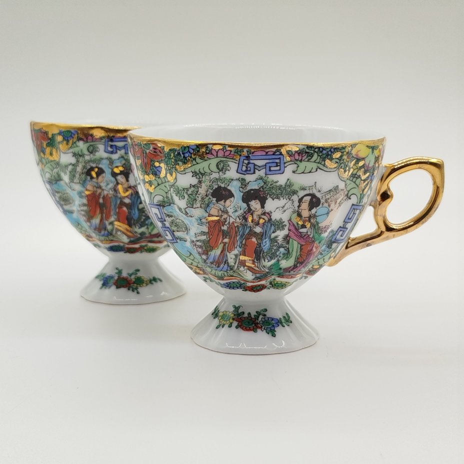 Пара чашек "Красавицы в саду", фарфор, деколь с подрисовкой, золочение, Китай, 1960-1980 гг.