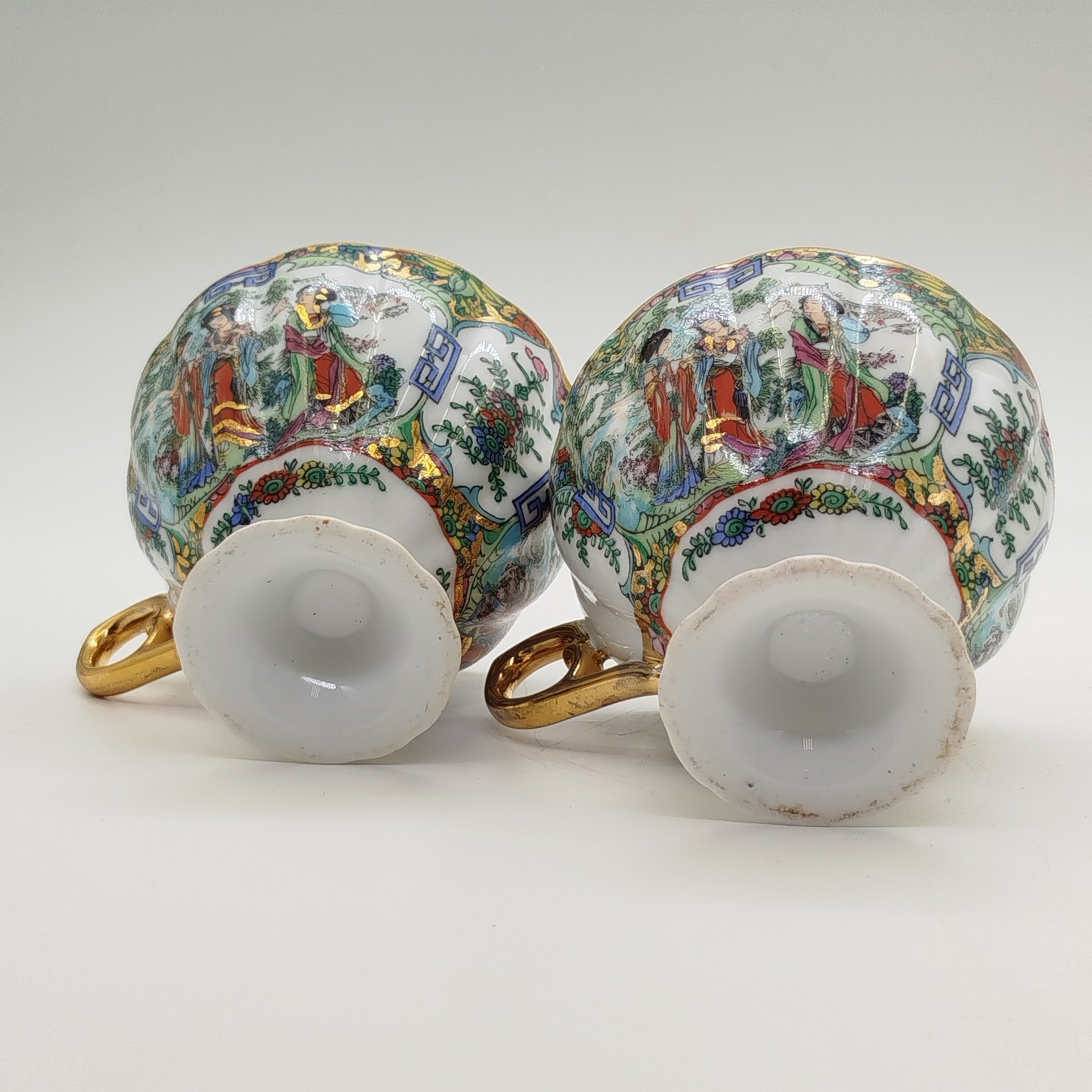 Пара чашек "Красавицы в саду", фарфор, деколь с подрисовкой, золочение, Китай, 1960-1980 гг.