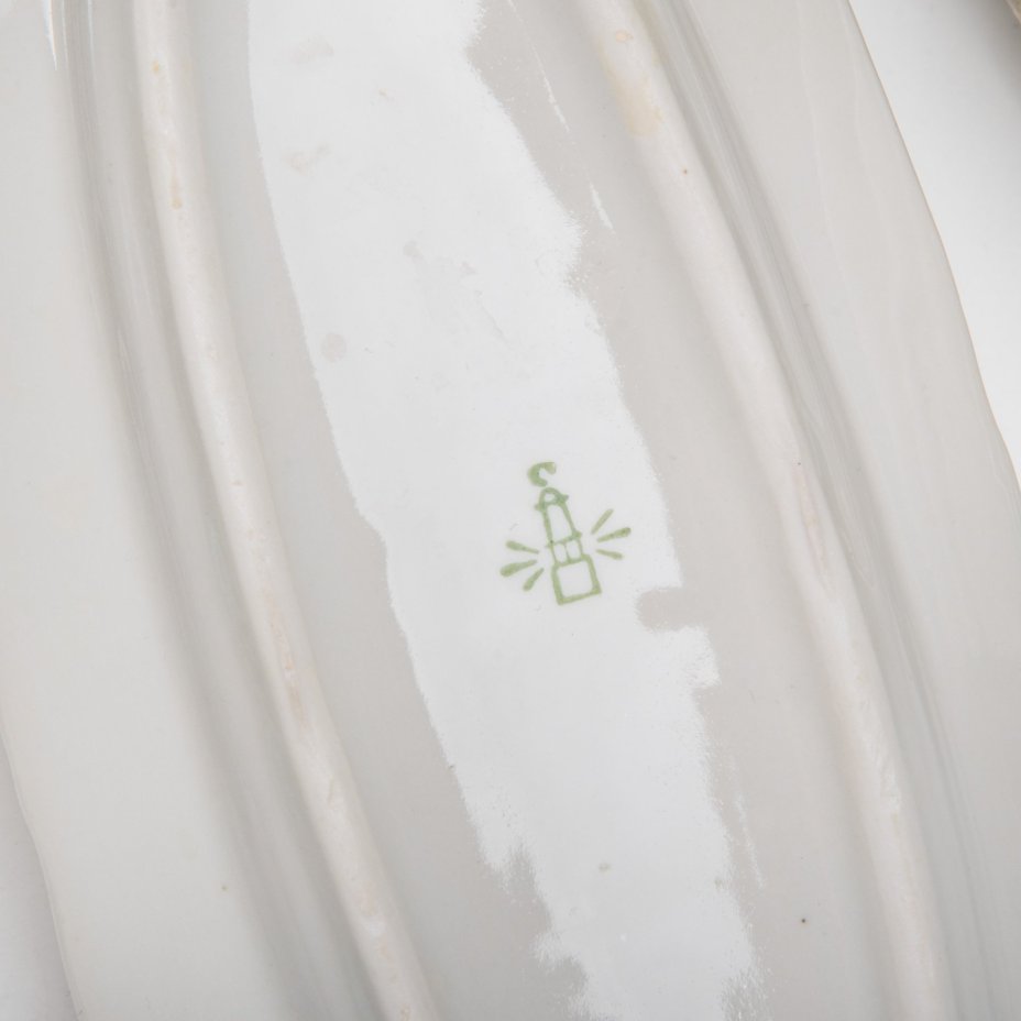 Набор обеденный на 6 персон (6 десертных, 6 суповых, 6 обеденных тарелок, 1 сервировочное блюдо) с цветочным декором, фарфор, деколь, люстр, Дружковский фарфоровый завод, СССР, 1974-1991 гг., Дружковский фарфоровый завод
