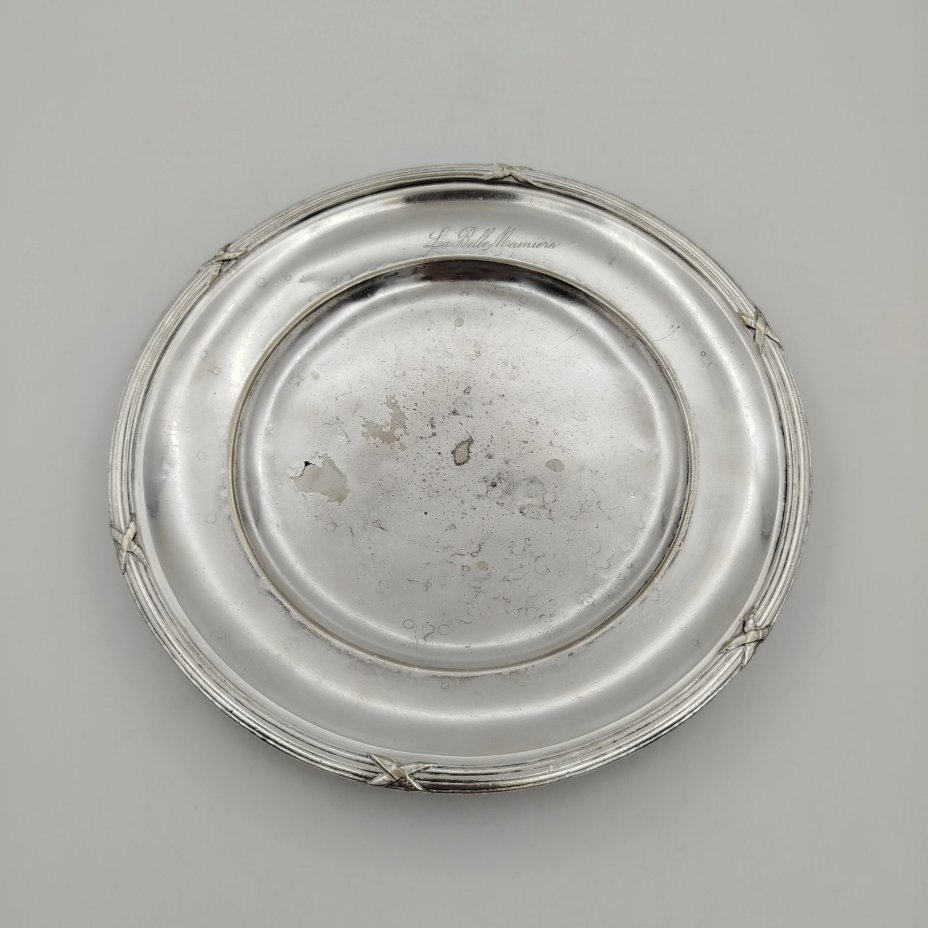 Тарелка (поднос) "La Belle Meunière", металл, серебрение, Orfevrerie Wiskemann, Бельгия, 1920-1950 гг., Orfevrerie Wiskemann