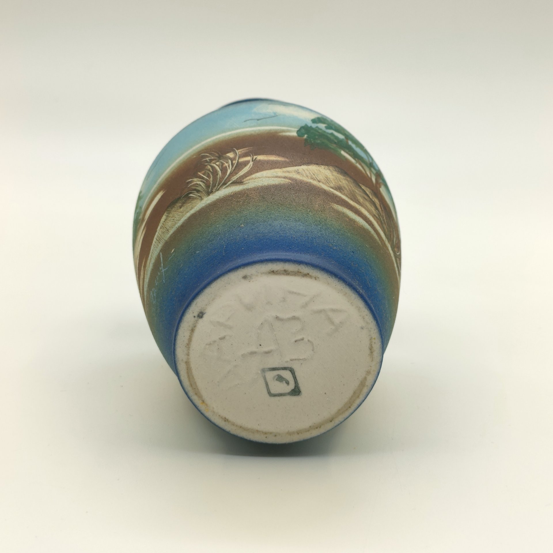 Вазочка с пейзажным декором