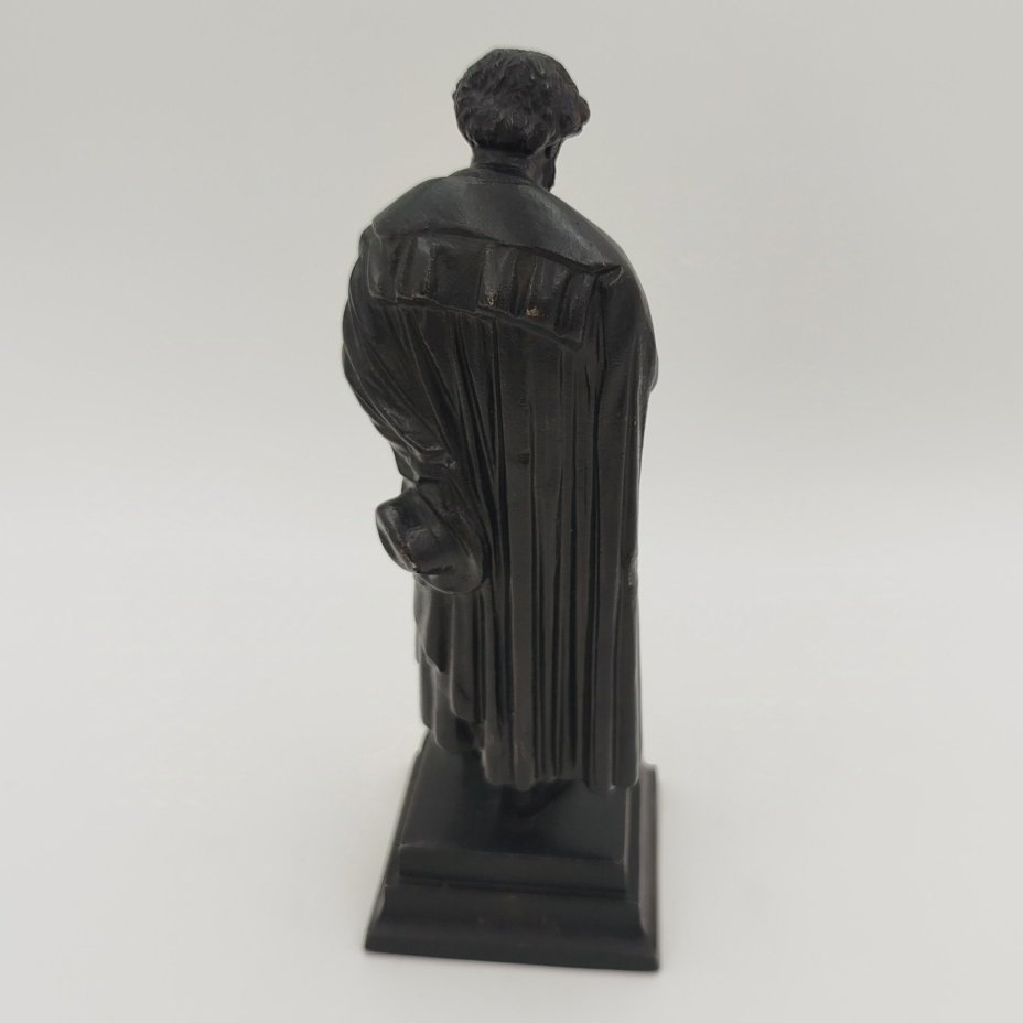 Статуэтка "А.С. Пушкин" (по модели А.М. Опекушина), чугун, крашение, Каслинский чугунолитейный завод (Касли), Каслинский чугунолитейный завод (Касли)