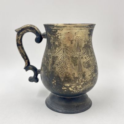 Кружка, украшенная флоральным декором, металл, сплав, гравировка, Индия, 1970-1990 гг.