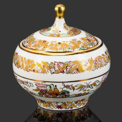 Сахарница "Пейзажный фриз", автор росписи А.В.Воробьевский, форма "Яблочко", автор формы Т.С.Линчевская, фарфор, костяной, роспись, золочение, цировка, Императорский фарфоровый завод (ИФЗ), Российская Федерация, 2022 г.