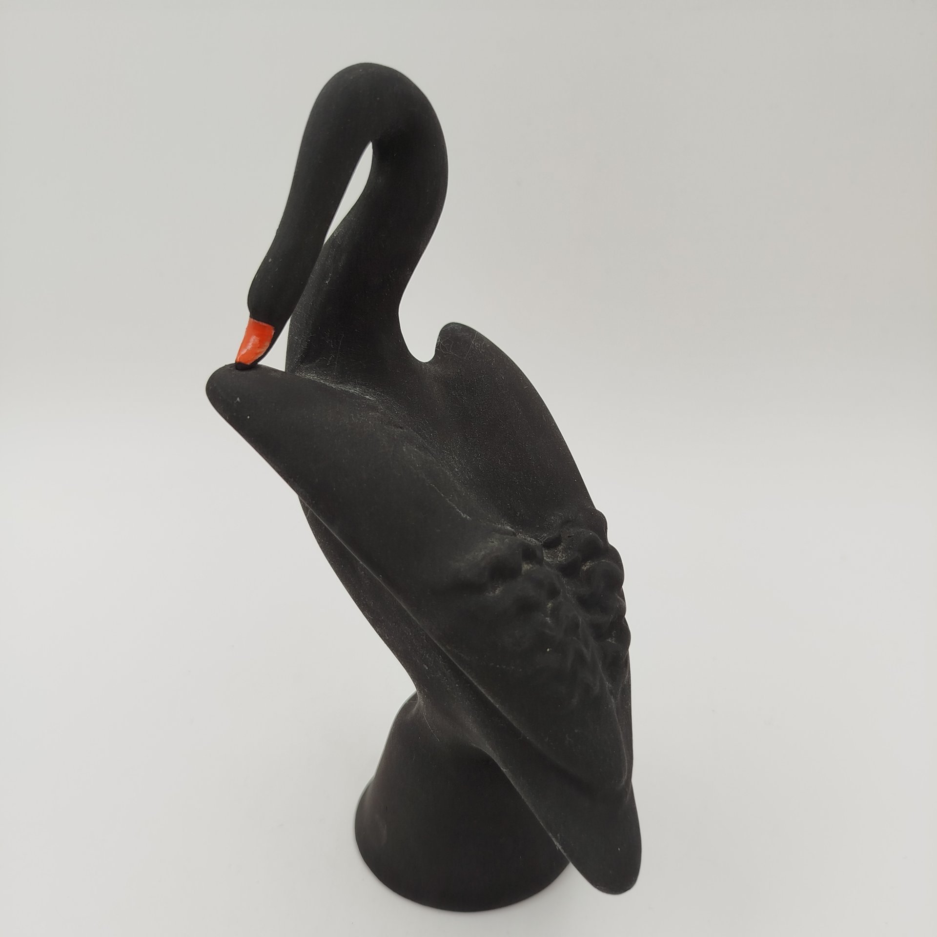 Статуэтка "Черный лебедь", бисквит, крытье, Дулевский фарфоровый завод (Дулёво), СССР, 1970-1990 гг.