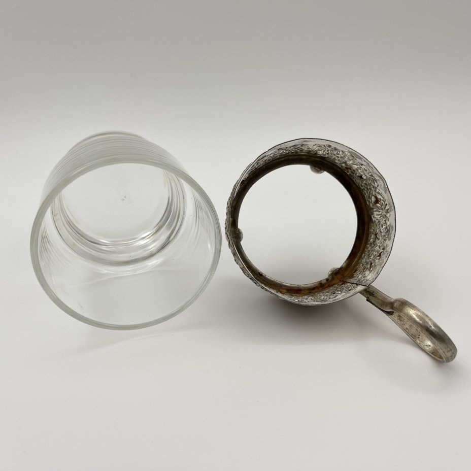 Подстаканник со стаканом, с изображением виноградной лозы по тулову, Тайланд