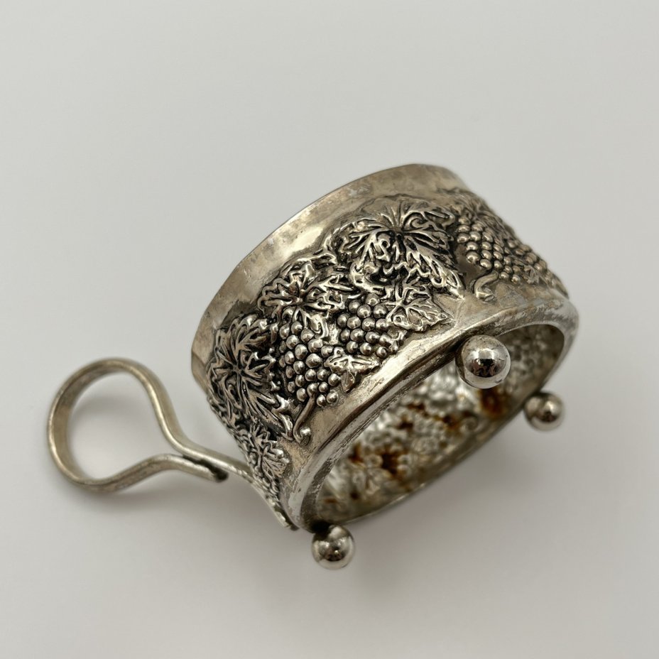 Подстаканник со стаканом, с изображением виноградной лозы по тулову, Тайланд