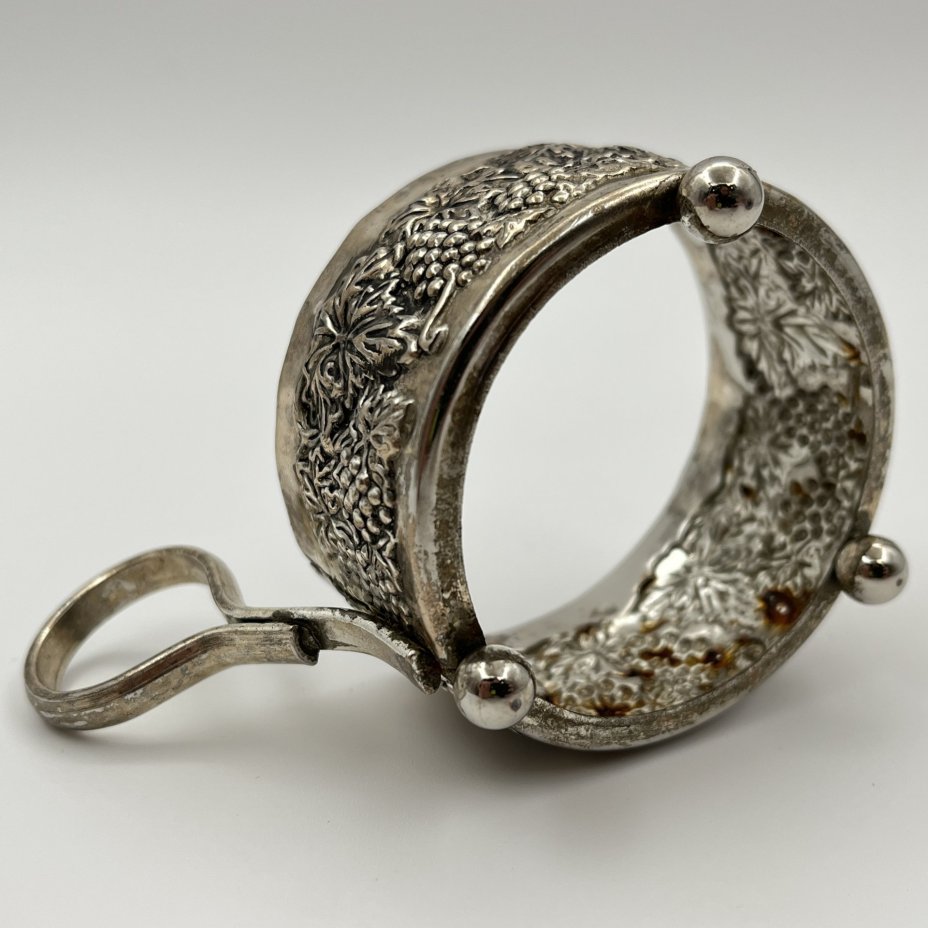 Подстаканник со стаканом, с изображением виноградной лозы по тулову, Тайланд